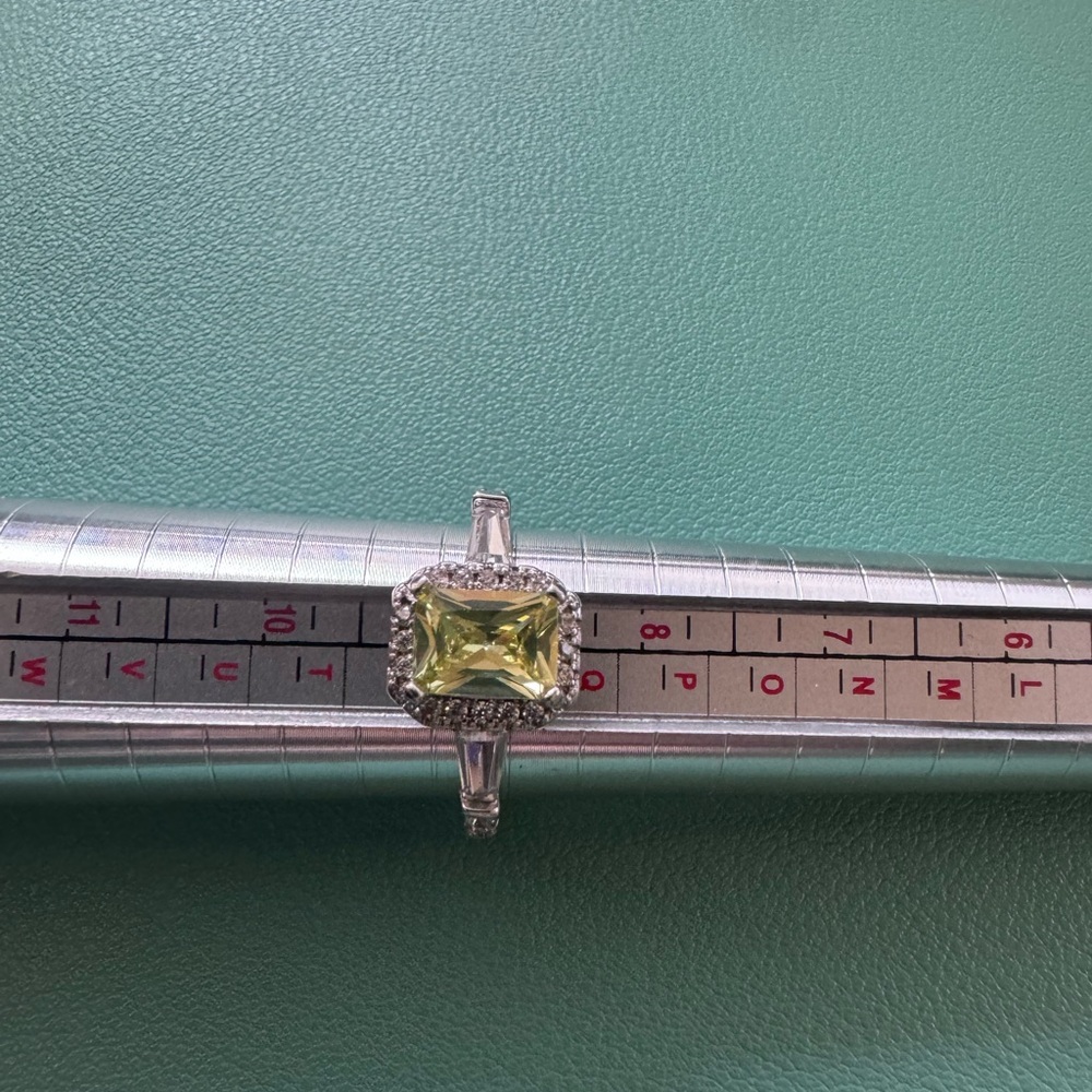 Fragrant jewels Yellow and Silver ring. NWOT. Size 9